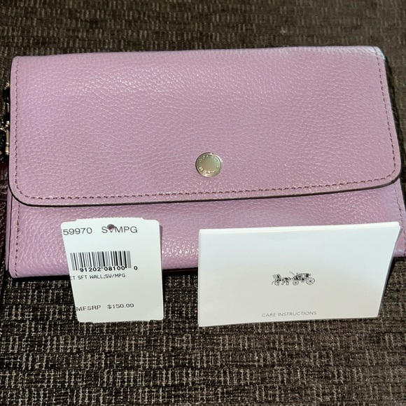 BNWT Coach 3 Section Wristlet - Picture 1 of 8